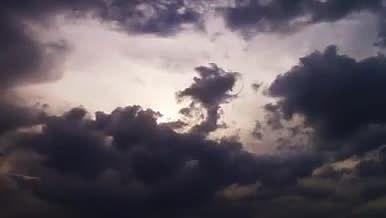 乌云闪电月黑风高舞台背景视频的预览图